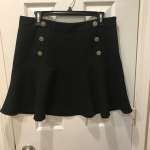 Vineyard Vines ruffle hem skirt with gold buttons size 10